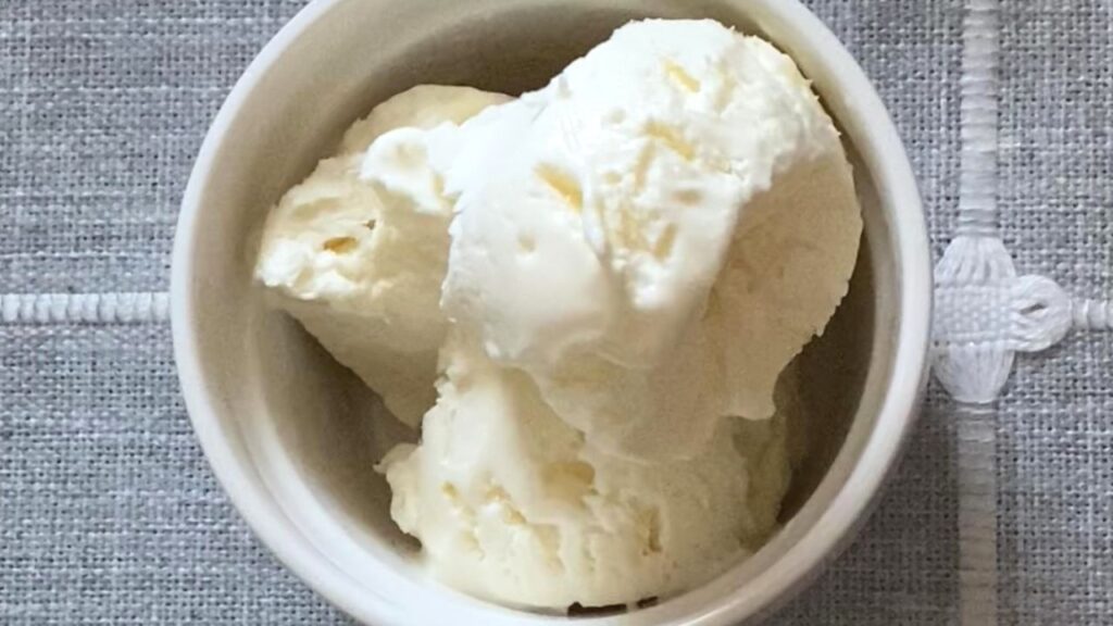 Vanilla ice cream1-MoveYuhHand