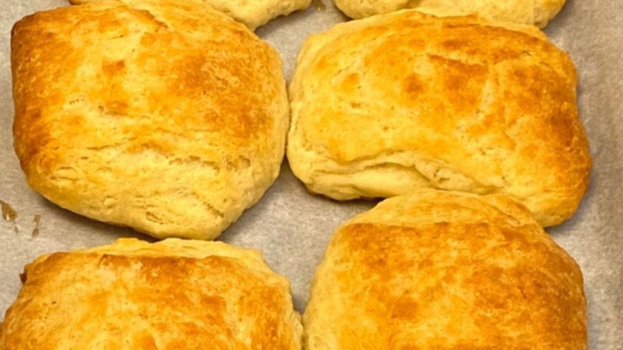 Read more about the article SOFT AND FLAKY BUTTERMILK BISCUITS