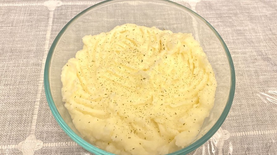 Creamy Mashed Potatoes- MoveYuhHand