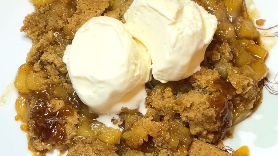 Read more about the article THE BEST APPLE CRUMBLE