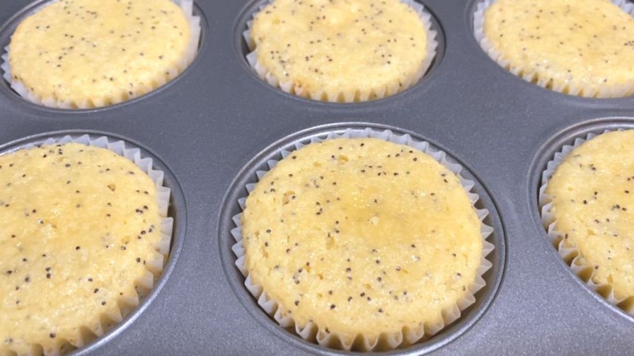 Read more about the article KETO LEMON POPPY SEED MUFFINS