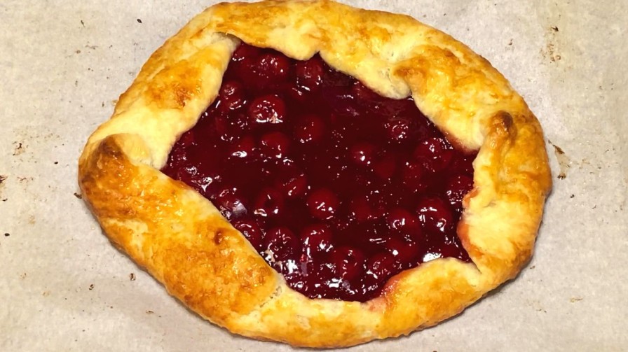 Read more about the article EASY CHERRY GALETTE
