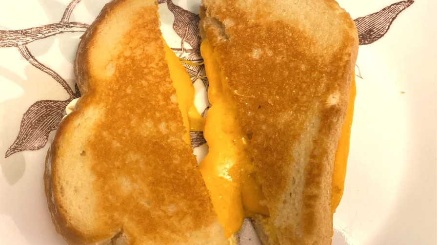 Read more about the article GRILLED CHEESE SANDWICH