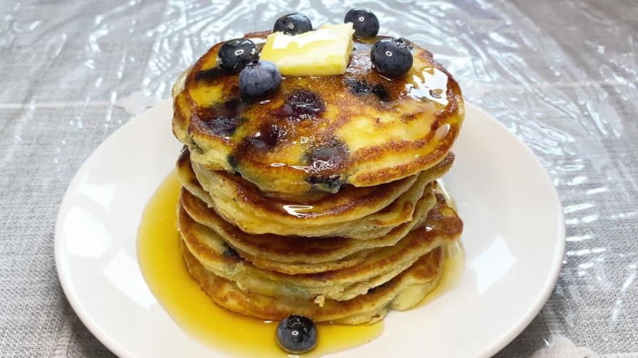 Read more about the article FLUFFY BLUEBERRY PANCAKES