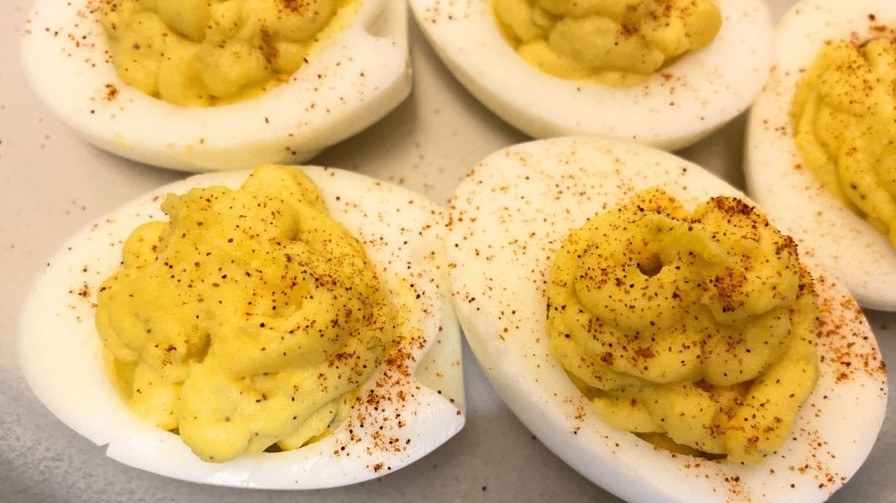 Deviled Eggs Without Mustard - MoveYuhHand