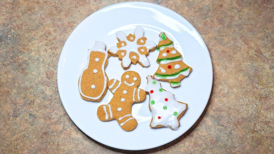 Read more about the article CHRISTMAS GINGERBREAD COOKIES – EGG FREE
