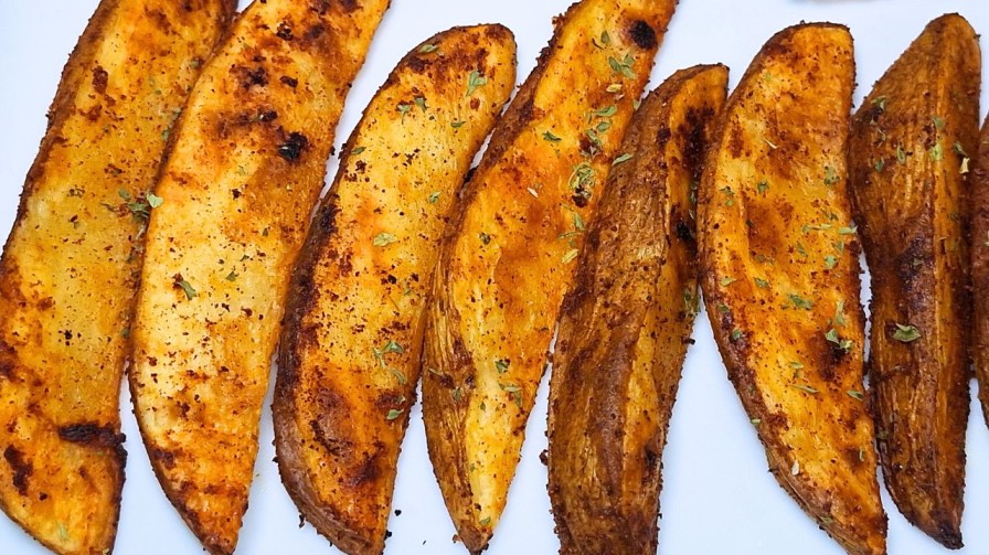 Read more about the article BAKED POTATO WEDGES